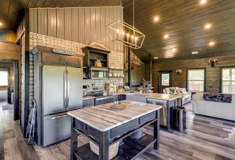 Upscale Sevierville Cabin W/ Hot Tub & Views!