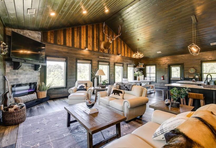 Upscale Sevierville Cabin W/ Hot Tub & Views!