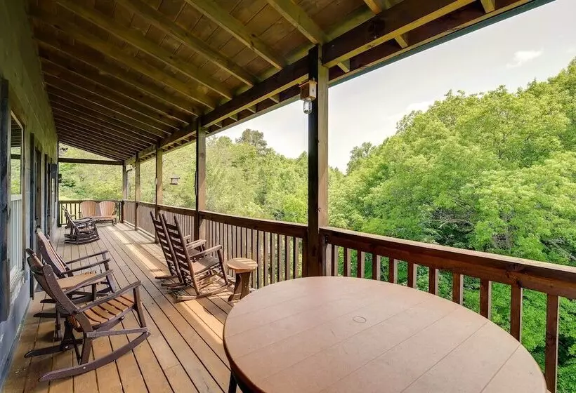 Upscale Sevierville Cabin W/ Hot Tub & Views!