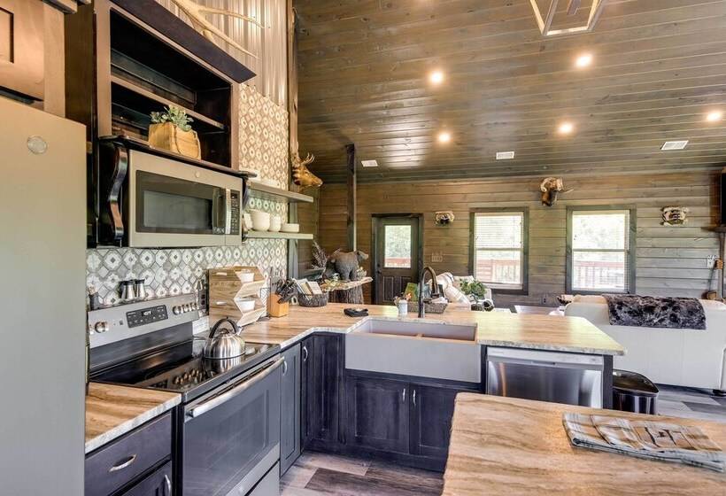 Upscale Sevierville Cabin W/ Hot Tub & Views!