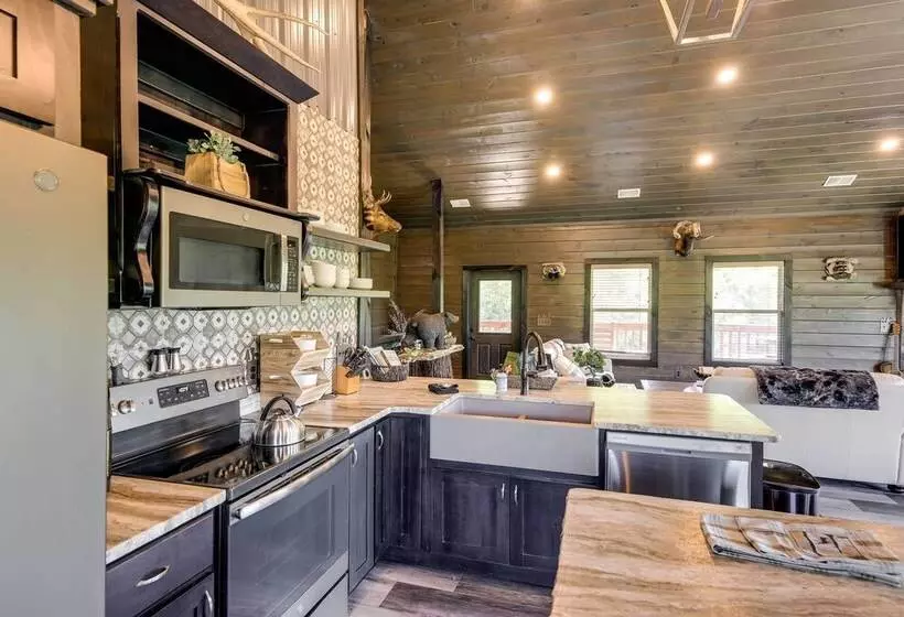 Upscale Sevierville Cabin W/ Hot Tub & Views!