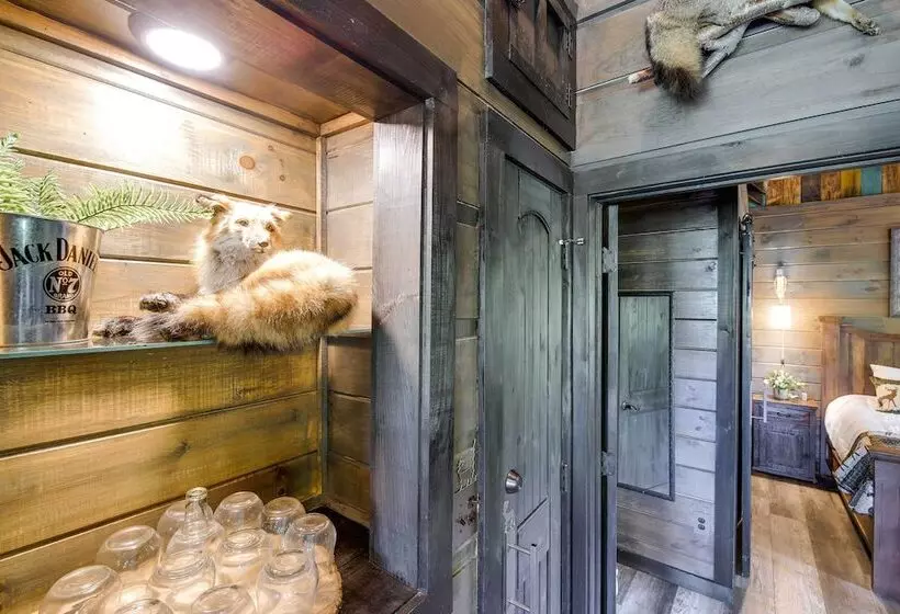 Upscale Sevierville Cabin W/ Hot Tub & Views!