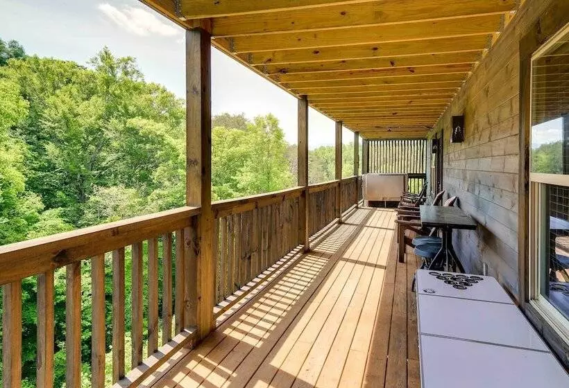 Upscale Sevierville Cabin W/ Hot Tub & Views!