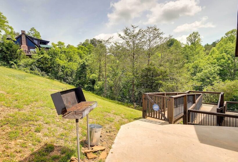 Upscale Sevierville Cabin W/ Hot Tub & Views!