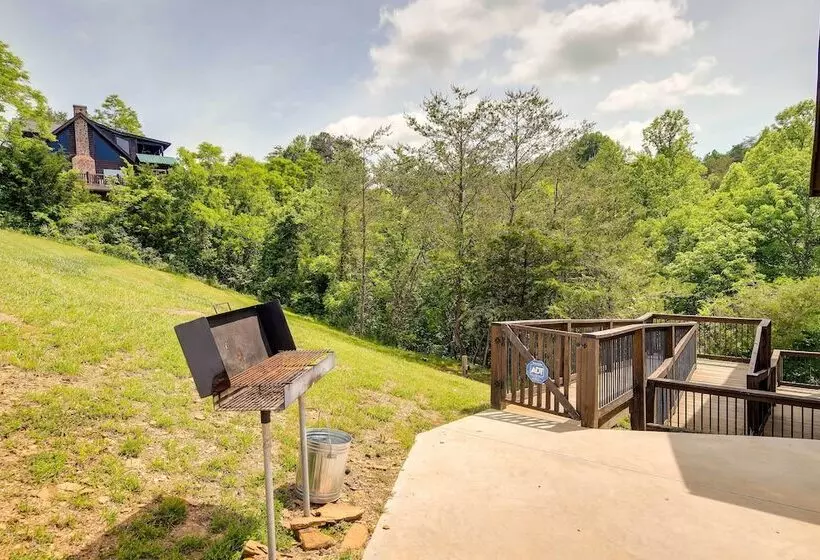 Upscale Sevierville Cabin W/ Hot Tub & Views!