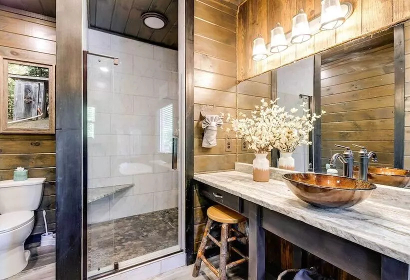 Upscale Sevierville Cabin W/ Hot Tub & Views!