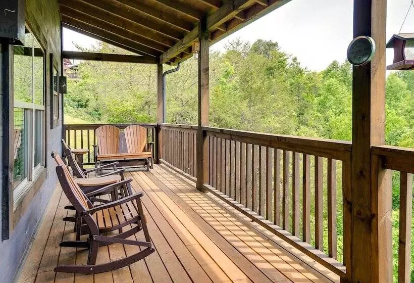 Upscale Sevierville Cabin W/ Hot Tub & Views!