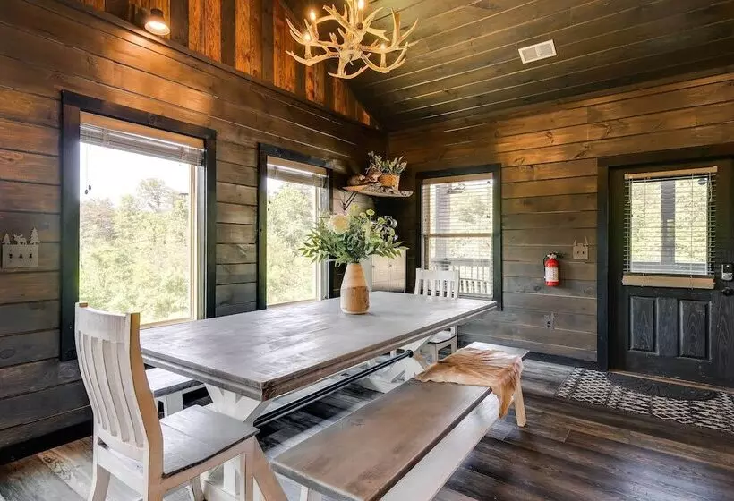 Upscale Sevierville Cabin W/ Hot Tub & Views!