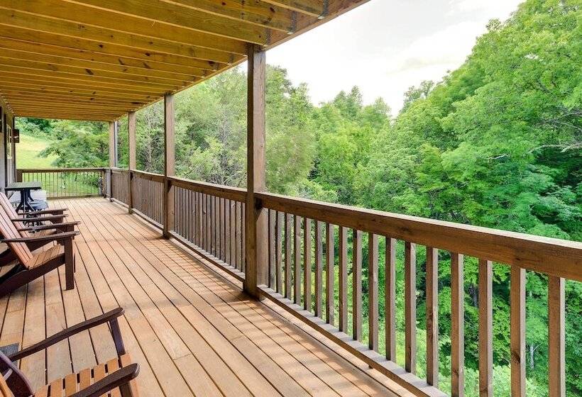 Upscale Sevierville Cabin W/ Hot Tub & Views!