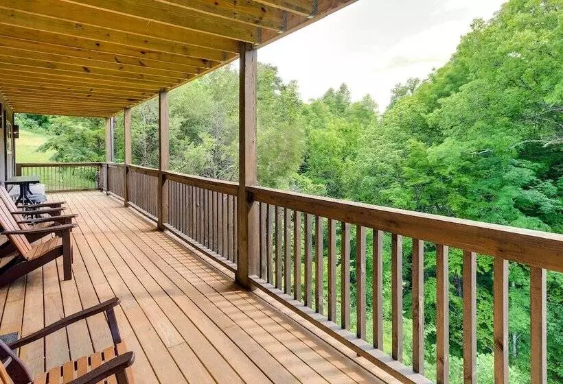 Upscale Sevierville Cabin W/ Hot Tub & Views!