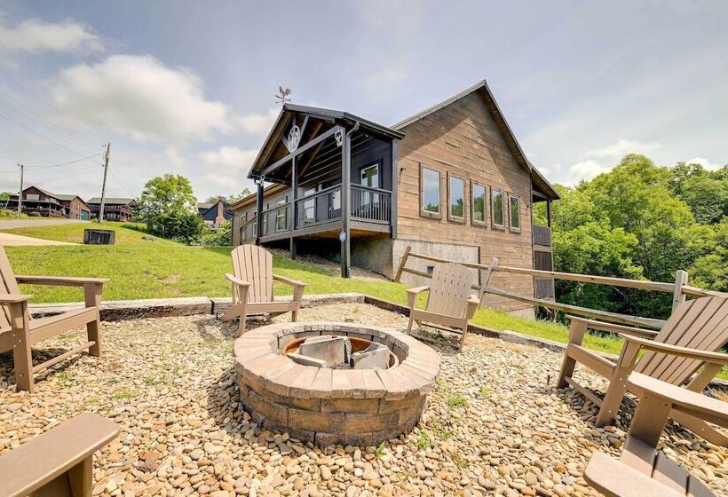 Upscale Sevierville Cabin W/ Hot Tub & Views!