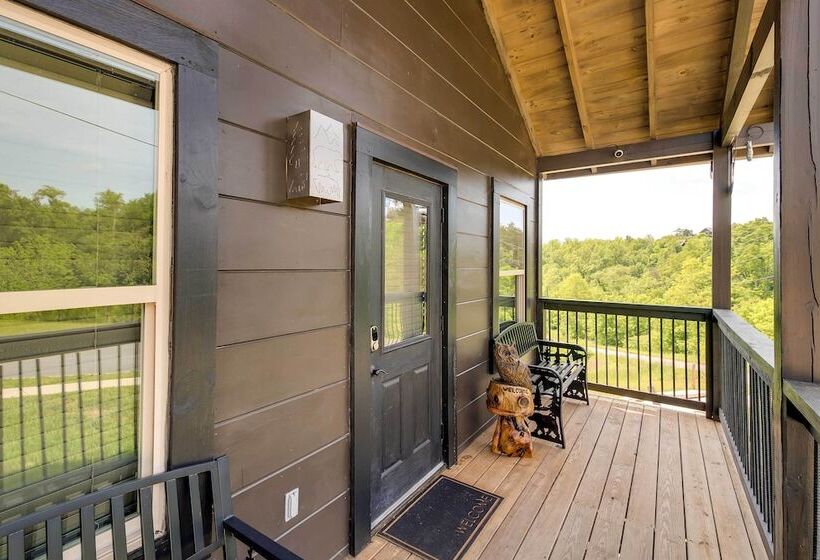 Upscale Sevierville Cabin W/ Hot Tub & Views!