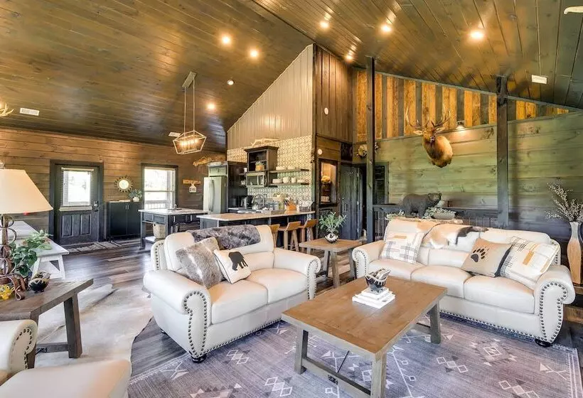 Upscale Sevierville Cabin W/ Hot Tub & Views!