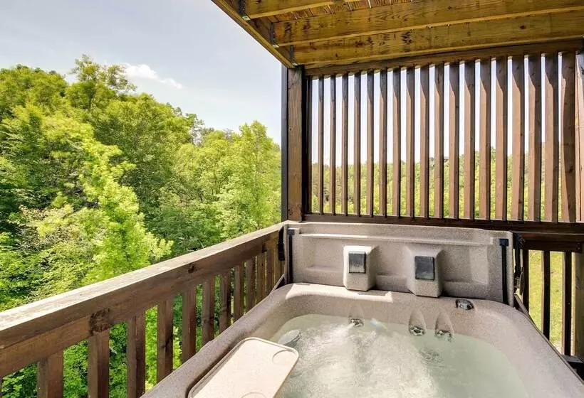 Upscale Sevierville Cabin W/ Hot Tub & Views!