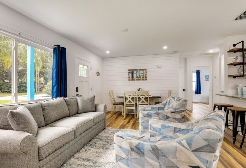 Vibrant Palmetto Vacation Home W/ Patio & Fire Pit