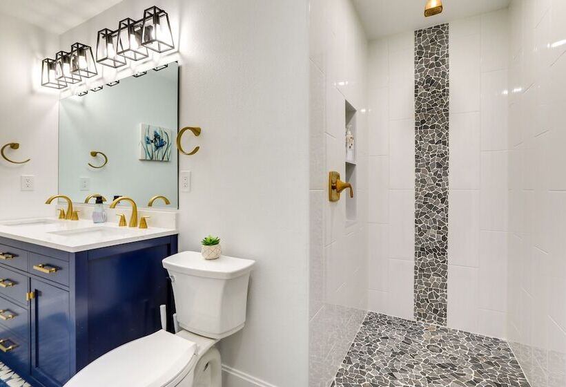 Vibrant Palmetto Vacation Home W/ Patio & Fire Pit