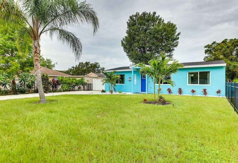 Vibrant Palmetto Vacation Home W/ Patio & Fire Pit