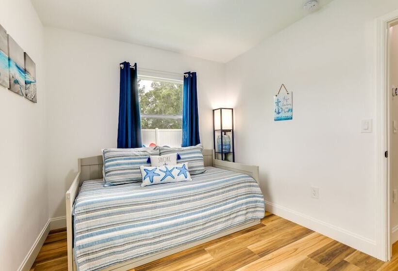 Vibrant Palmetto Vacation Home W/ Patio & Fire Pit