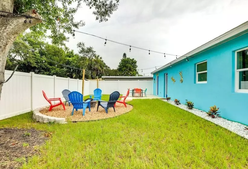 Vibrant Palmetto Vacation Home W/ Patio & Fire Pit