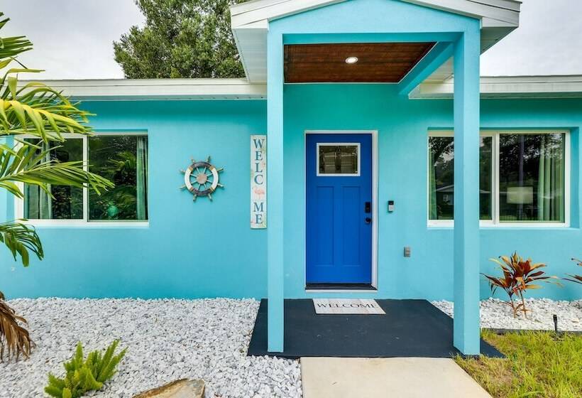 Vibrant Palmetto Vacation Home W/ Patio & Fire Pit