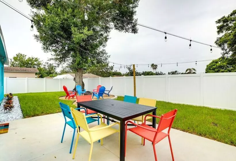 Vibrant Palmetto Vacation Home W/ Patio & Fire Pit