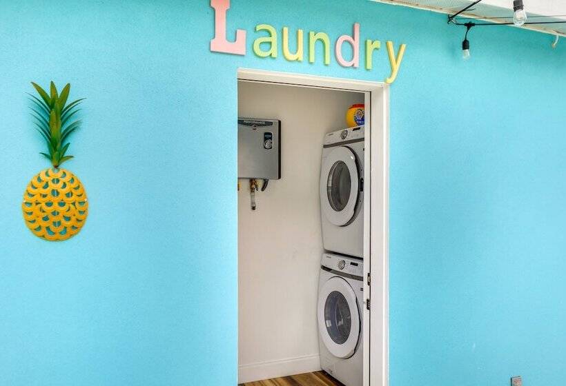 Vibrant Palmetto Vacation Home W/ Patio & Fire Pit