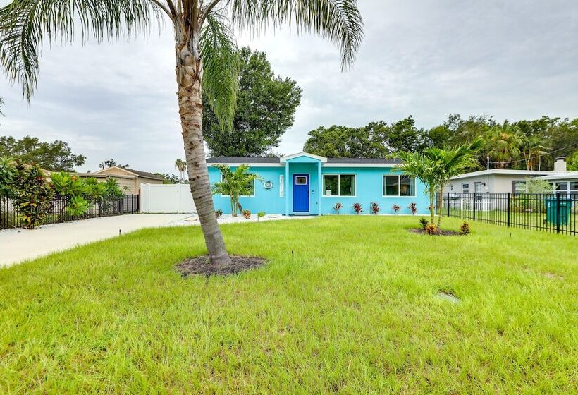 Vibrant Palmetto Vacation Home W/ Patio & Fire Pit