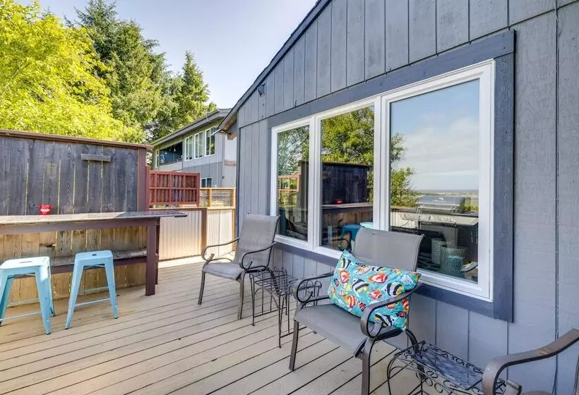 Private Hot Tub & Views: Lovely Waldport Home