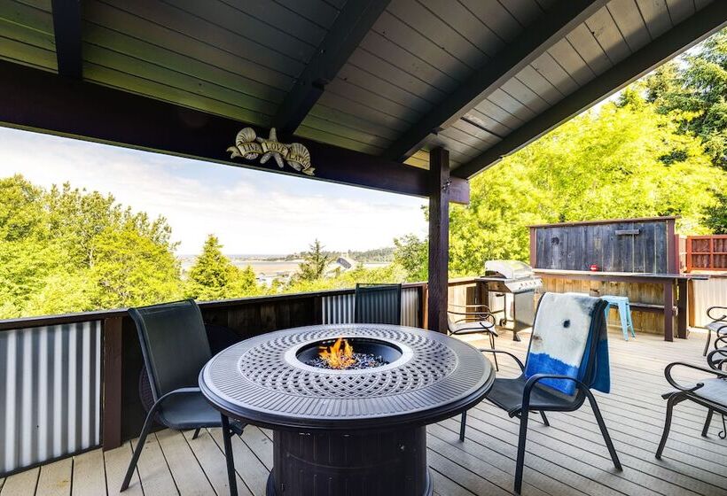 Private Hot Tub & Views: Lovely Waldport Home