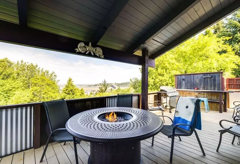Private Hot Tub & Views: Lovely Waldport Home