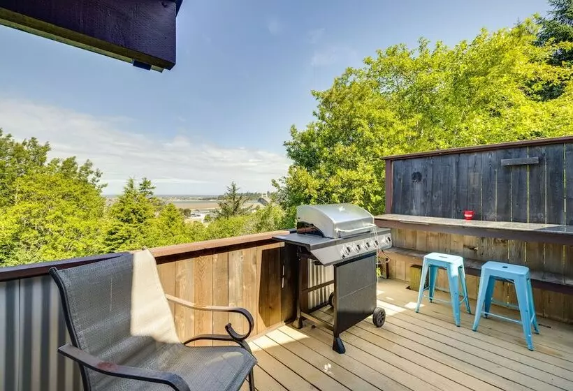Private Hot Tub & Views: Lovely Waldport Home