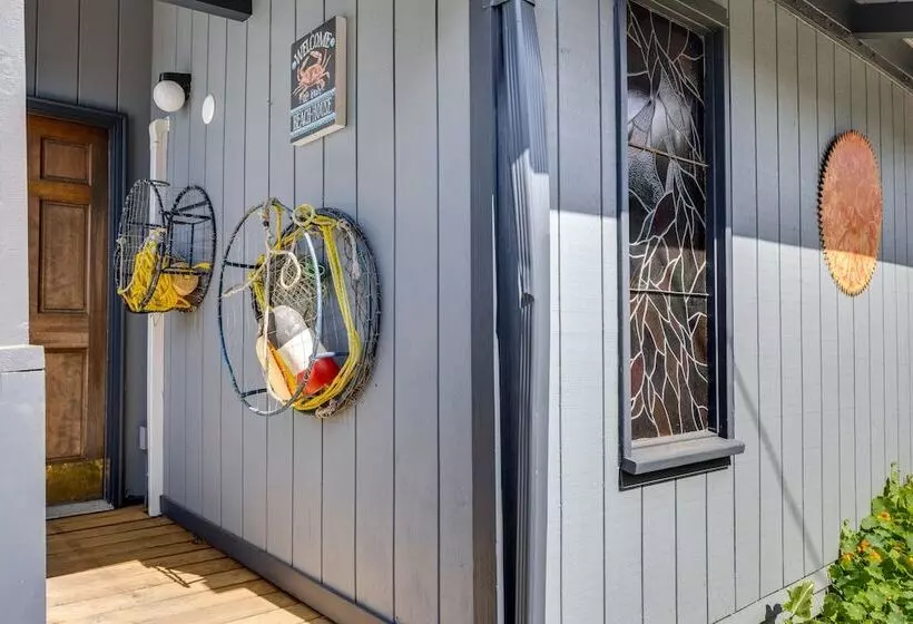 Private Hot Tub & Views: Lovely Waldport Home