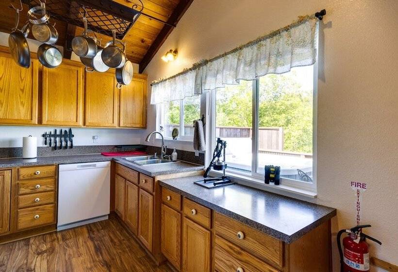 Private Hot Tub & Views: Lovely Waldport Home