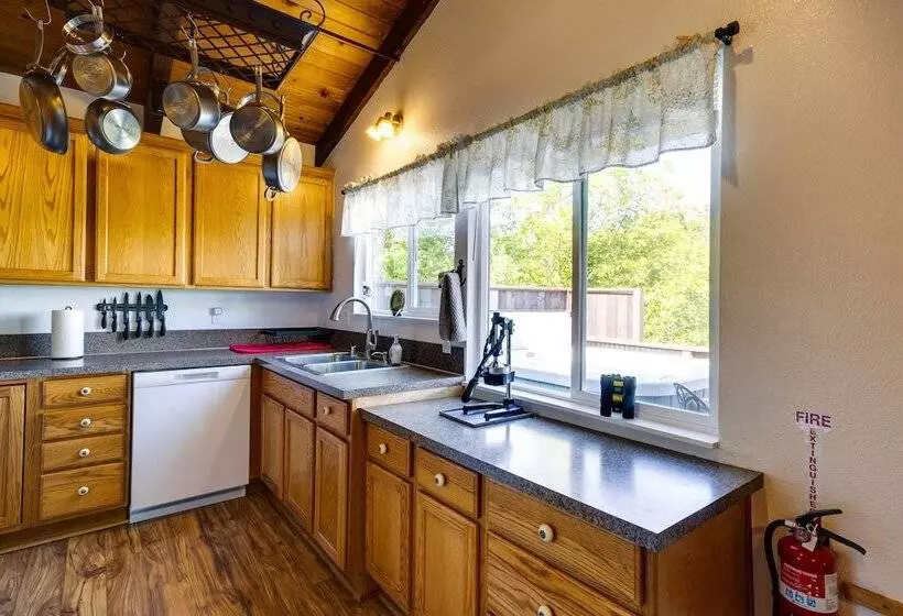 Private Hot Tub & Views: Lovely Waldport Home