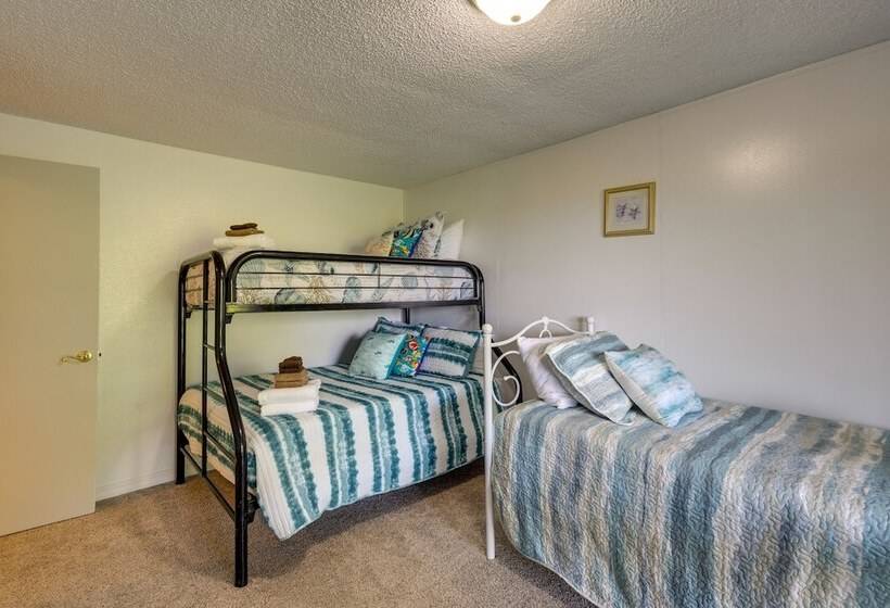 Private Hot Tub & Views: Lovely Waldport Home