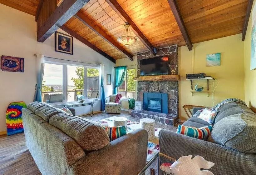Private Hot Tub & Views: Lovely Waldport Home