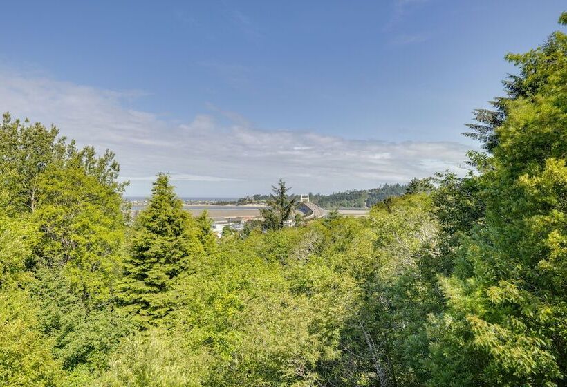 Private Hot Tub & Views: Lovely Waldport Home