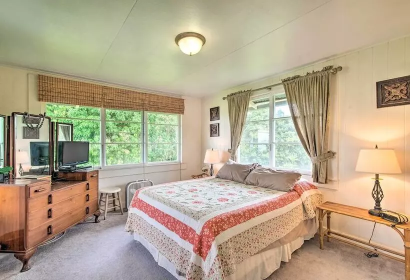 Hilo Home Base   3 Miles To State Park & Beach!