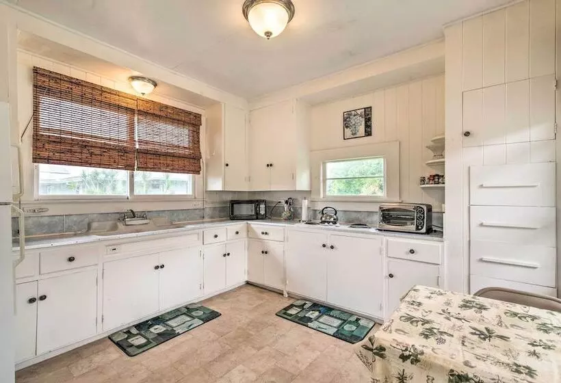 Hilo Home Base   3 Miles To State Park & Beach!