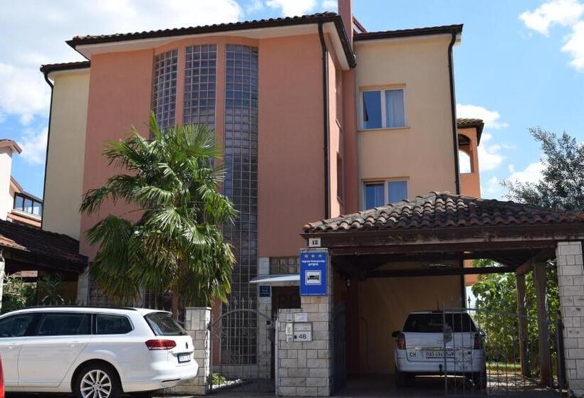 Отель Apartments Grgic