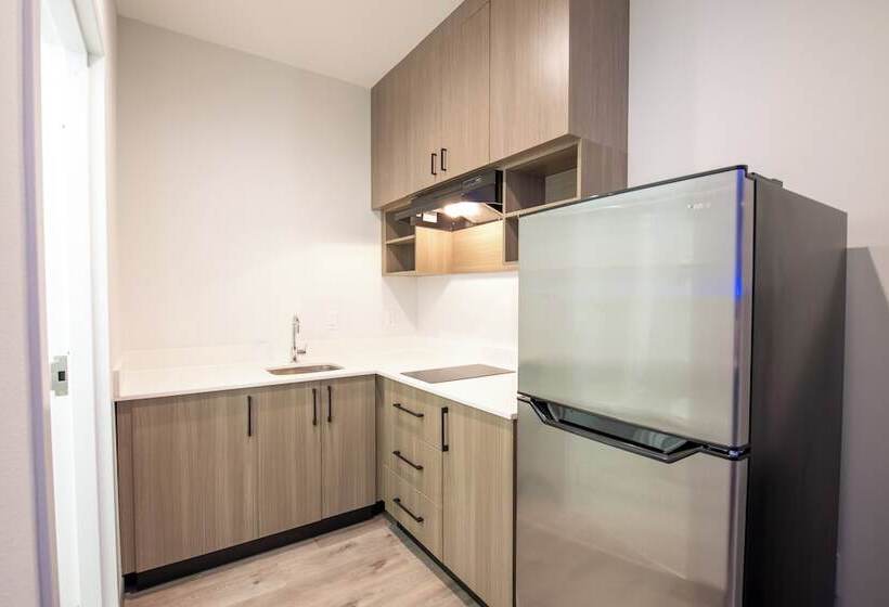 فندق Express Inn&suites