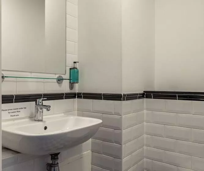 ホテル Kabannas Liverpool