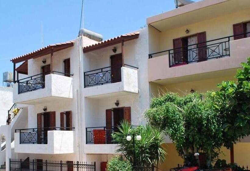 ホテル Koula Apartments