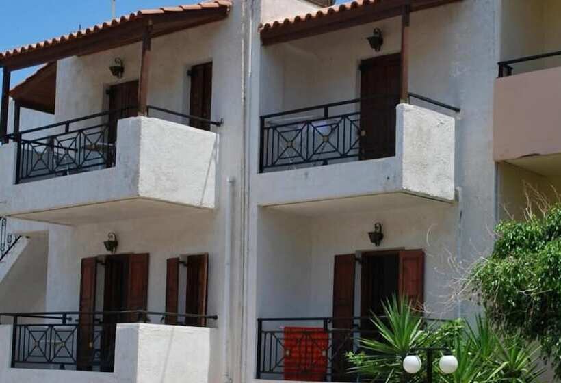 ホテル Koula Apartments