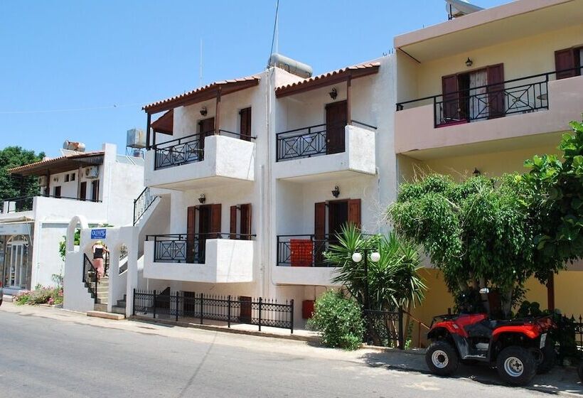 ホテル Koula Apartments