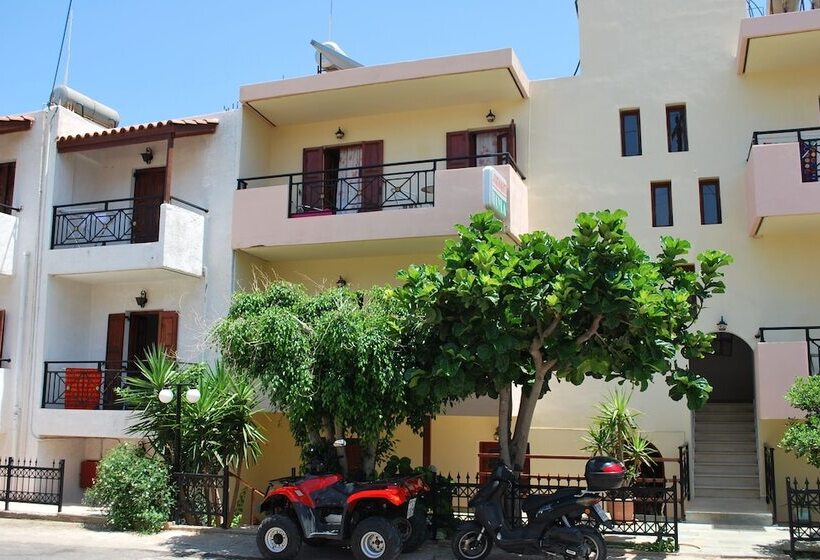 ホテル Koula Apartments