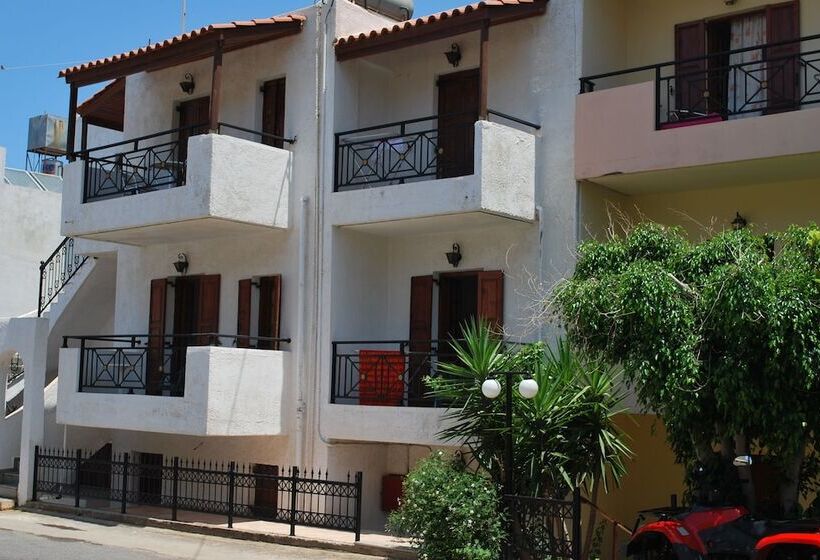 ホテル Koula Apartments