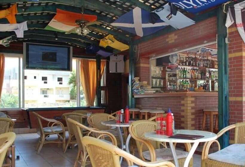 ホテル Koula Apartments