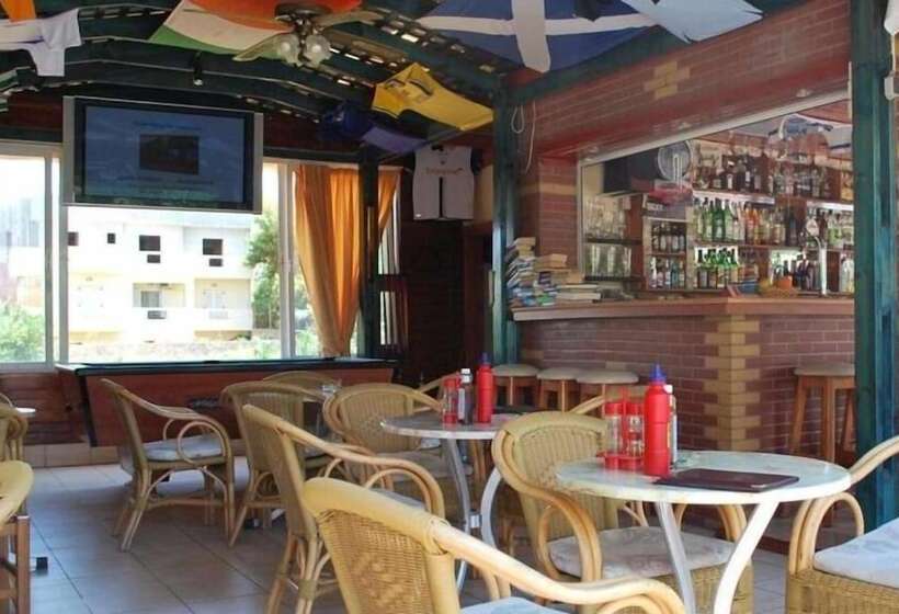 ホテル Koula Apartments