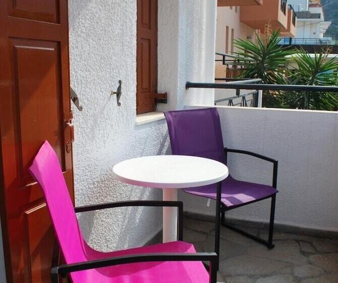 ホテル Koula Apartments